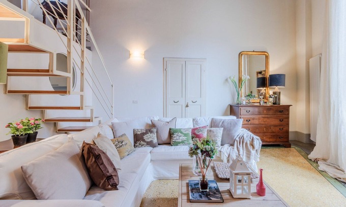 Lucca Historical Center Apartment | Elegant Apartment in a Quiet Street inside the Walls Of Lucca