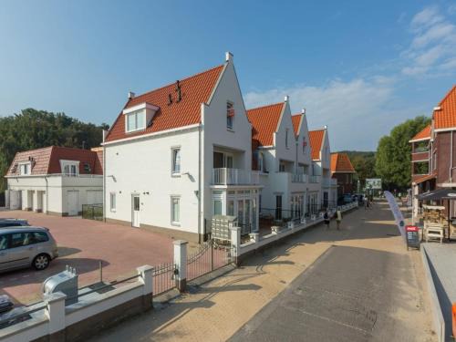 Dishoek Apartment | Elegant Apartment in Koudekerke with Gas Fireplace