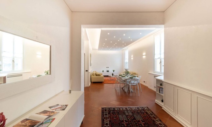 Old Town Apartment | Elegant apartment of 193 sqm located on the first floor of a vintage building with elevator (5 steps to access), able to accommodate up to 7 people.The accommodation is located near the city center of Mantua, in just 15 minutes walk you can reach all the