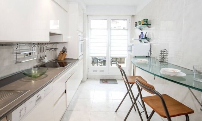 Antiguo Apartment | Elegant apartment with large terrace near Ondarreta beach