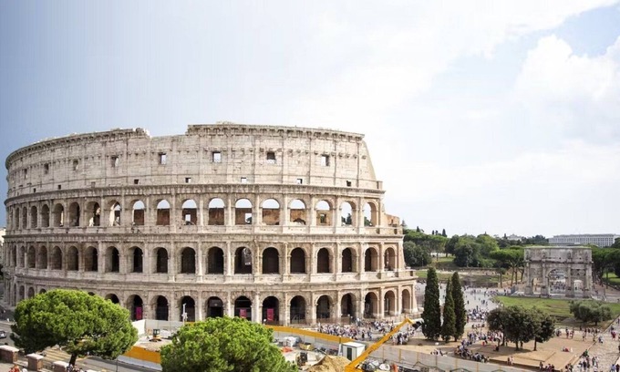 Monti Apartment | Elegant apartment with Colosseum views in Rione Monti
