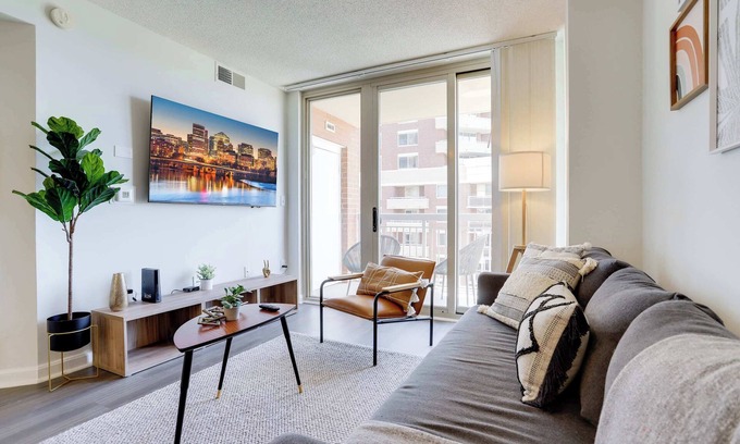 Ballston Apartment | Elegant Apt Near Metro & Eats
