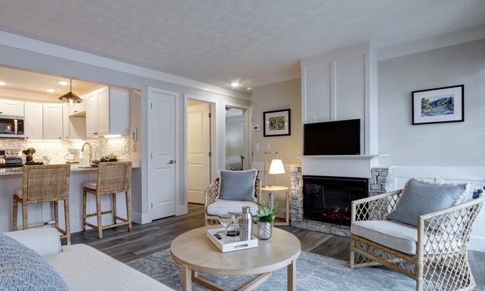 Spenard Apartment | Elegant Charm in Anchorage