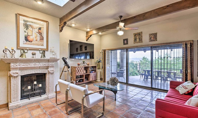 Biggs Field Condo | Elegant El Paso Condo ~ 10 Mi to Downtown!