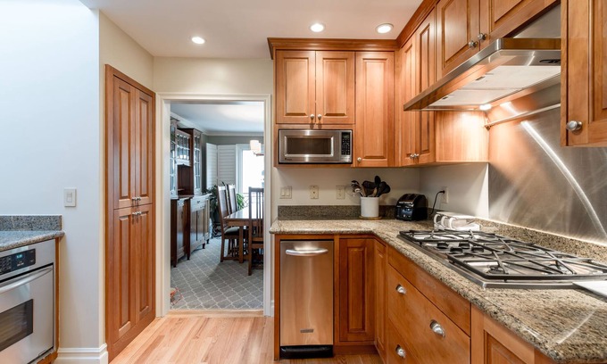 Pacific Heights Condo | Elegant Home in Pacific Heights - Renovated with Classic Charms