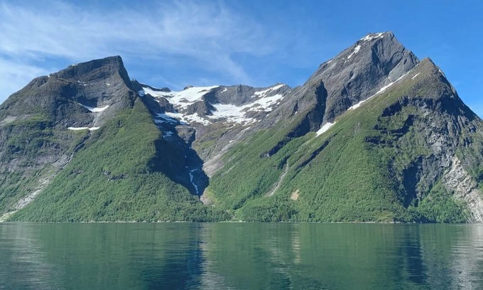 Alesund Apartment | Elegant new apartment with sea view. Best location in Aalesund