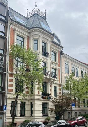 Vika Apartment | Elegant & Quiet Apartment in Historic House - Prime Location in Oslo West