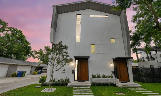 Hyde Park House | Elegant Townhome in the heart of Hyde Park.Close to Riverwalk, Amalie, Downtown.