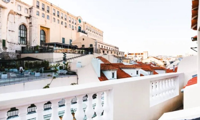 Baixa Hotel | Elegant Urban Stay l Prime Location near to Santa