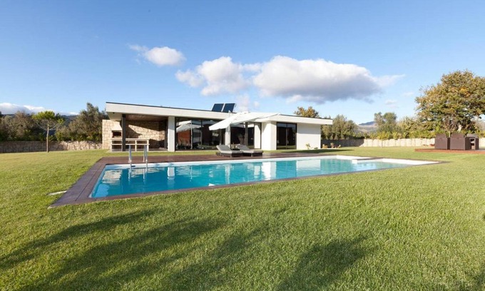 Vieira do Minho Villa | Elegant Villa Near Vieira do Minho with Pool