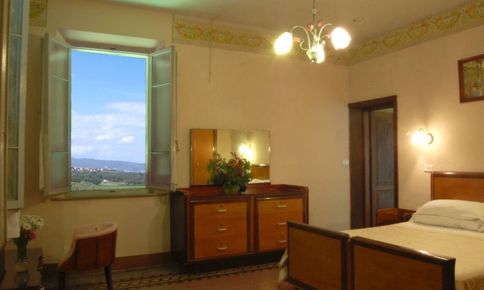 Ranciano Apartment | Elegant villa on Lake Trasimeno - Margherita