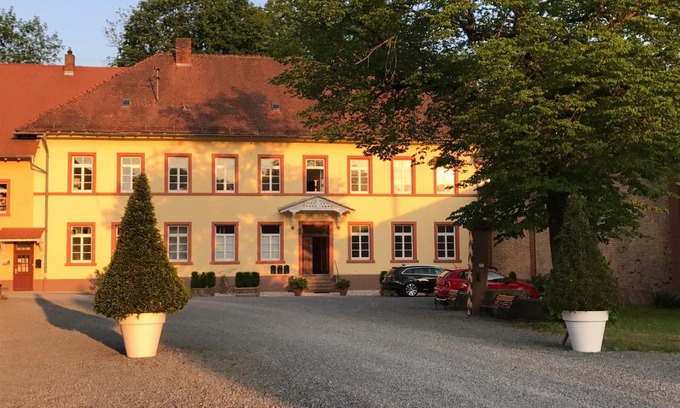 Wiesenbach Apartment | Elegantes Gästeapartment Verano in Schloß und Hofgut Langenzell