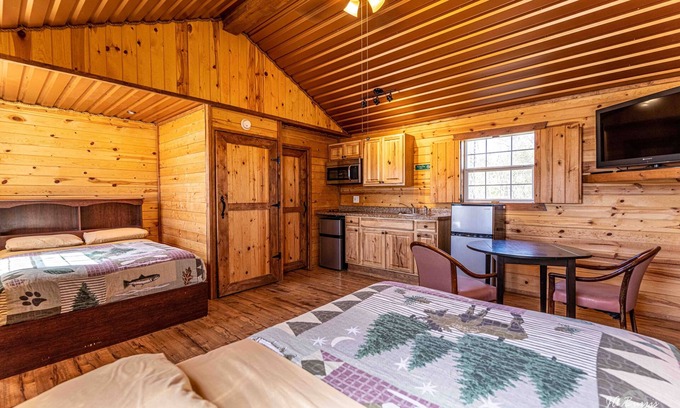 Big Spring Cabin | Elite Cabins and RV Park