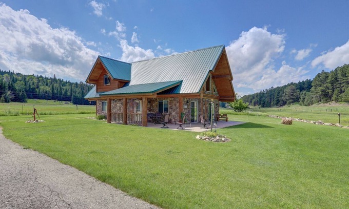 Roubaix Cabin | Elk Creek Retreat | 3 Bed, 1 Bath
