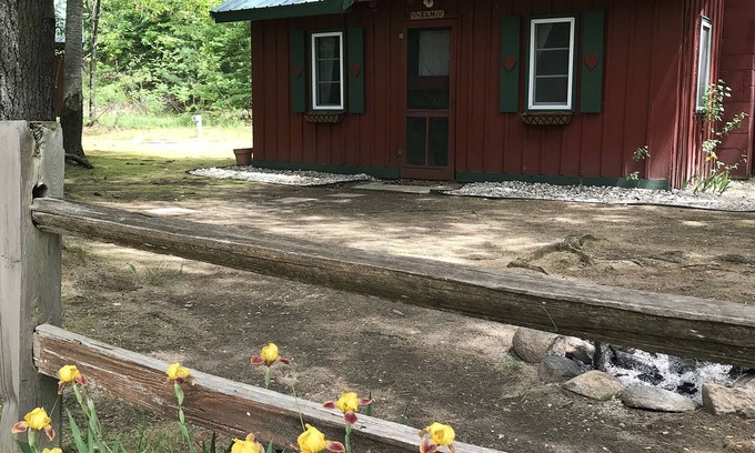Grawn Cabin | Ellis Lake Resort - Elm Log Cabin-Interlochen/Traverse City