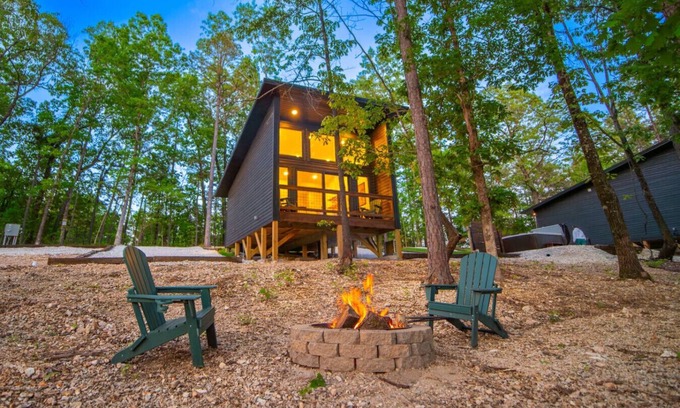 Jasper Cabin | Elm Springs Hollow Modern Cabin, 3 mi. to BNR