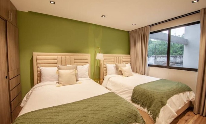 Colonia Cuauhtemoc Apartment | Embrace Today's Elegance: Capullo's Nowness Bathed in Roma Norte Sunlight.n