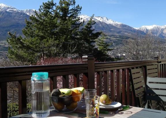 Saint-Sauveur Apartment | EMBRUN Superbe appartement classé 3 étoiles tout équipé avec vue sur montagnes