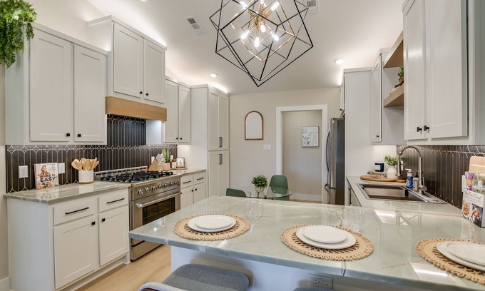Georgetown House | Emerald Gem - In Downtown Georgetown