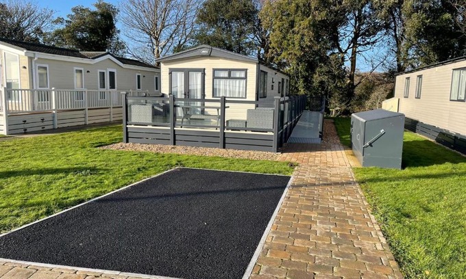 New Forest District Resort | Emma's Pad at Hoburne Naish - New Forest - Wheel chair Accessible with wetroom and ramp