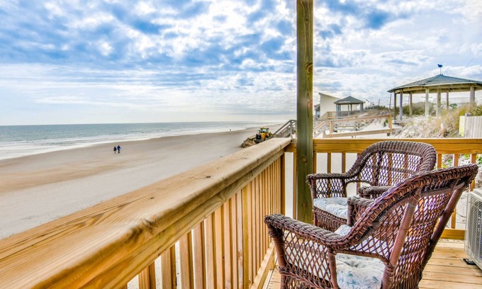 Topsail Beach House | Emotional Rescue – Ground Floor, Big Views!