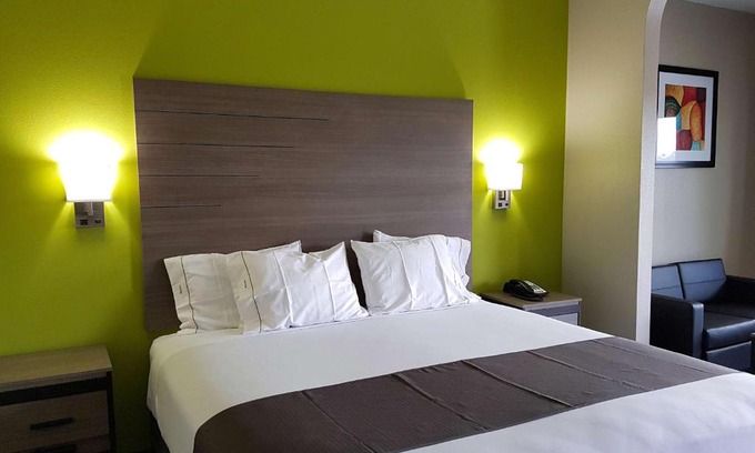 Barker Hotel | Empire Inn Cypress