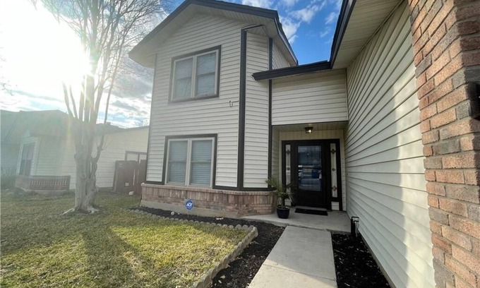 North San Antonio - SAT House | Empty House gives you savings bring airbeds or sleeping bags