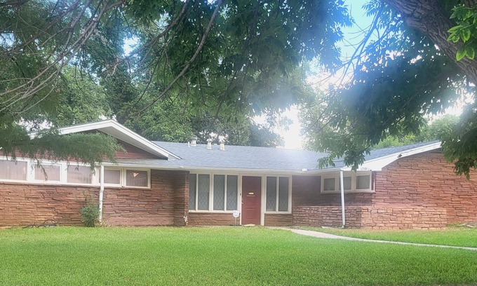 Abilene House | Empty Nest 50s retro home