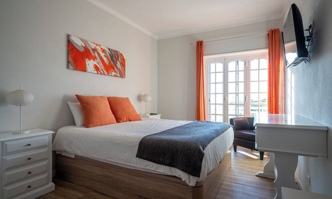 Ericeira House | En-Suite Private Room (3), Coxos Ribamar Ericeira