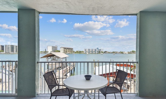 Bay Esplanade Hotel | Enchanted Inn Deluxe Suite #8 w/View of the Intra-costal water-way Pool, Fishin