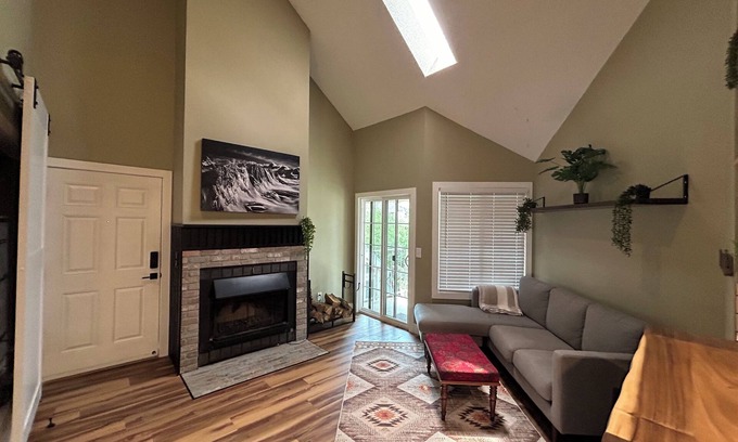 Gunbarrel Condo | Enchanting 2-bedroom condo with AC in Boulder