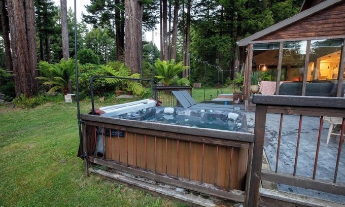 Trinidad House | Enchanting 3-bedroom home amongst the redwoods.