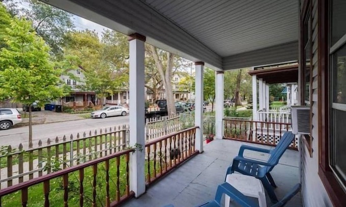 Avon Lake House | Enchanting Lower-Unit Duplex