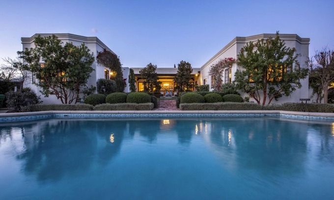 Hedgerow House | Enchanting Montecito estate with a sparkling swimming pool!