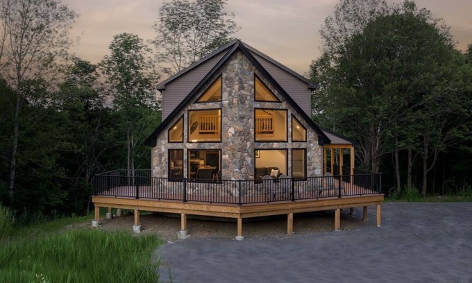 West Dover House | Encore Escape | Walk To The Lifts @ Mt. Snow!