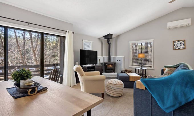 Quechee Condo | End Unit, Near Downtown Quechee | Mill Run 3A