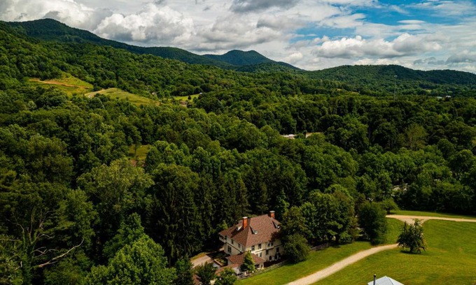 Candler Bed & Breakfast | Engadine Inn and Cabins
