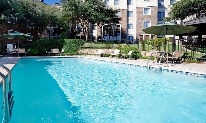 Gateway Hotel | Enjoy a Hassle-Free Stay! Pet-Friendly, Near Great Hills Municipal Park