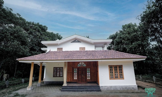 Kenichira Other | Enjoy a Holiday in a Centrally Located, Luxury Living Stay With Food in Wayanad