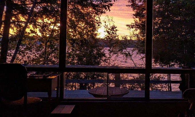 Potton Cabin | Enjoy a peaceful getaway on Lake Memphremagog in charming sixties-era cottage.