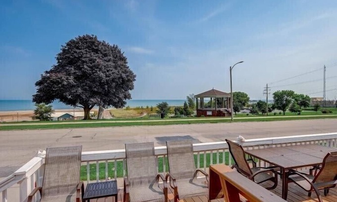 Racine House | Enjoy Beachfront Living With family!