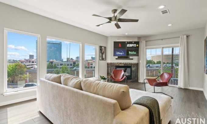 Swede Hill House | Enjoy DT In A Newly Renovated Home Covered Patio