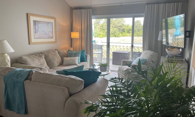 Saint Simons Heights Condo | Enjoy this pet friendly marsh-front condo!