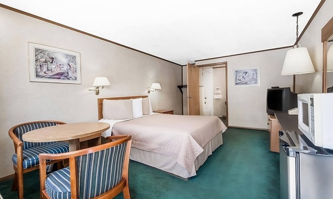 Summitt Hotel | Enjoy Your Stay at Knights Inn Ashland! Pool, Picnic Area, Parking, WiFi