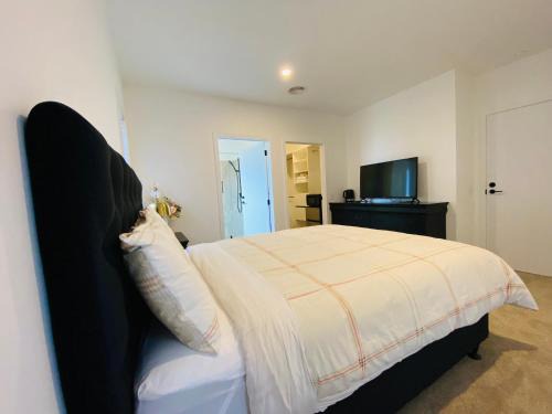 Wharewaka House | Ensuite at new property
