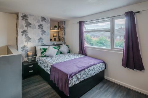 Dudley Apartment | Ensuite Studio with Kitchenette Dudley DY2