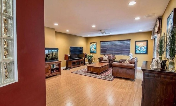 Toluca Lake Condo | Entire 1bd Cozy Condo with Patio. Fully furnished