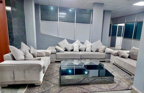 Gurugram Apartment | entire 4bhk flat wid swimming pool on NH8 Rajiv chowk gurgaon
