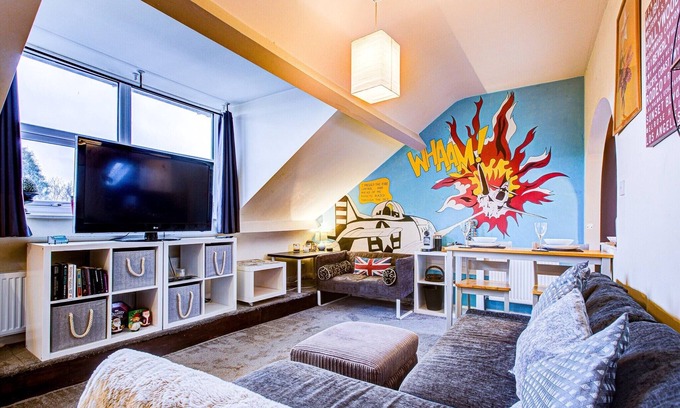 Westcliff-on-Sea Apartment | Entire Artistic Open-Apartment by trains/airport
