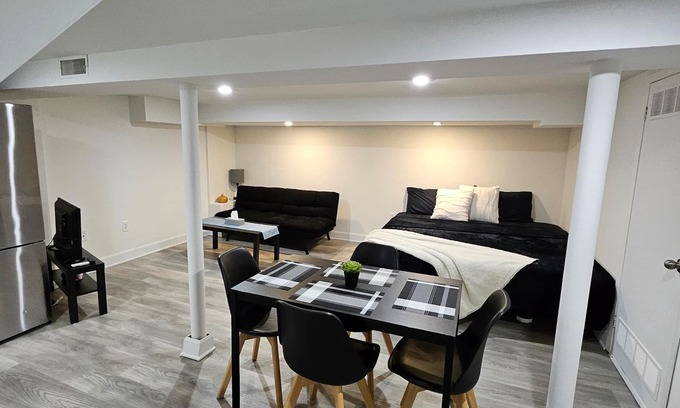 Richmond Hill Apartment | Entire bachelor basement